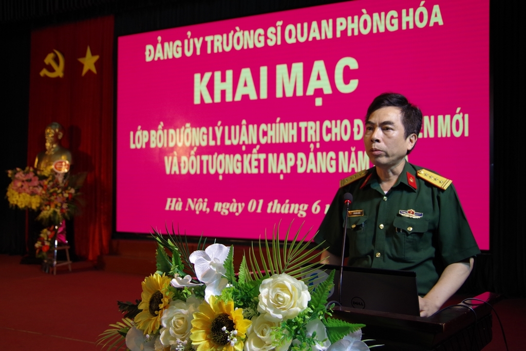 dong-chi-dai-ta-bui-quoc-quoc-quyen-bi-thu-dang-uy-chinh-uy-truong-si-quan-phong-hoa-phat-bieu-khai-mac-lop-hoc.-copy-.jpg (382 KB)