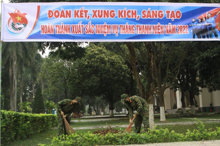 can-bo-doan-vien-thanh-nien-tham-gia-hoat-dong-ngay-chu-nhat-xanh-copy-.jpg (121 KB)