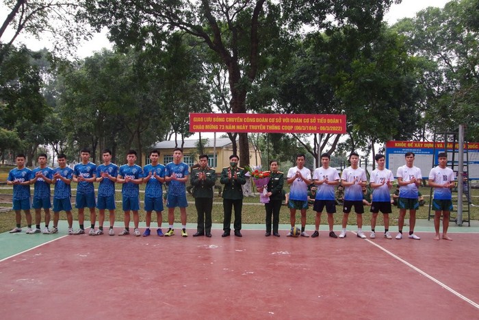 cong-doan-co-so-nha-truong-to-chuc-thi-dau-giao-huu-bong-chuyen-voi-doan-co-so-tieu-doan-1.-copy-.jpg (125 KB)