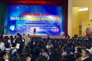 Ban Tư vấn Tuyển sinh quân sự Trường Sĩ quan Phòng hóa tham gia tư vấn Tuyển sinh - Hướng nghiệp tại Thừa Thiên Huế và Đà Nẵng năm 2019