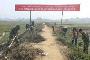 TRƯỜNG SĨ QUAN PHÒNG HÓA TIẾP TỤC ĐẨY MẠNH PHONG TRÀO “QUÂN ĐỘI CHUNG SỨC XÂY DỰNG NÔNG THÔN MỚI”