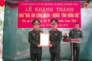 Trường Sĩ quan Phòng hóa tổ chức Lễ Khánh thành và trao tặng nhà  “Mái ấm công đoàn, nghĩa tình đồng đội”