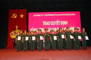 Trường Sĩ quan Phòng hóa trao quyết định  nâng lương, quân hàm QNCN, VCQP năm 2020