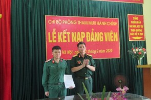 Chi bộ Phòng Tham mưu - Hành chính tổ chức Lễ kết nạp Đảng viên mới