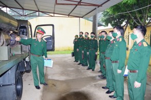 Ban Công đoàn Quốc phòng thẩm định sáng kiến tham dự Cuộc thi đề tài, sáng kiến của Công đoàn Quân đội lần thứ IV giai đoạn 2016-2021 tại Trường Sĩ quan Phòng hóa