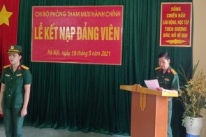 Chi bộ Phòng Tham mưu - Hành chính tổ chức Lễ kết nạp đảng viên