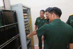 Cục Kỹ thuật/Binh chủng Thông tin liên lạc kiểm tra công tác bảo quản, bảo dưỡng cấp 2 đối với ngành Thông tin Trường Sĩ quan Phòng hóa