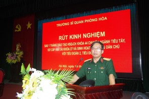 Trường Sĩ quan Phòng hoá tổ chức rút kinh nghiệm sau một tháng đào tạo Hạ Sĩ quan Chỉ huy Hoá học khoá 44, Nhân viên Sơ cấp khí tài khoá 27 và sinh hoạt đối thoại dân chủ với cán bộ, nhân viên, học viên Tiểu đoàn 2, Tiểu đoàn 3