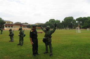 Khối Cơ quan thuộc Trường Sĩ quan Phòng hóa tổ chức kiểm tra kết quả xây dựng đơn vị vững mạnh toàn diện “mẫu mực, tiêu biểu” năm 2022